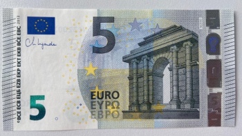 ЕЦБ сообщил о выпуске обновленных €5 и €10